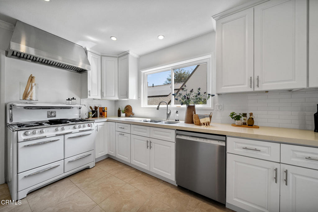 2370 Catherine Road Property Photo 10