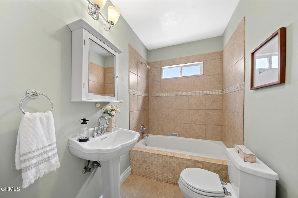 2370 Catherine Road Property Photo 14