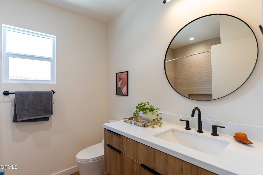 2222 1/2 Dorris Place Property Photo 19