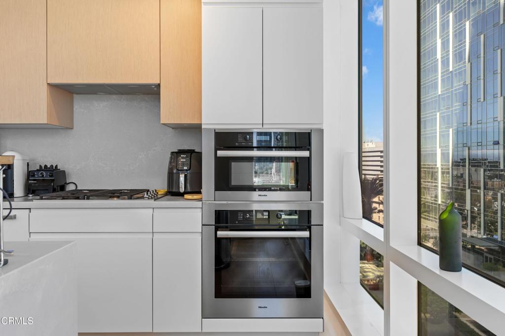 877 Francisco Street 1506 Property Photo 11