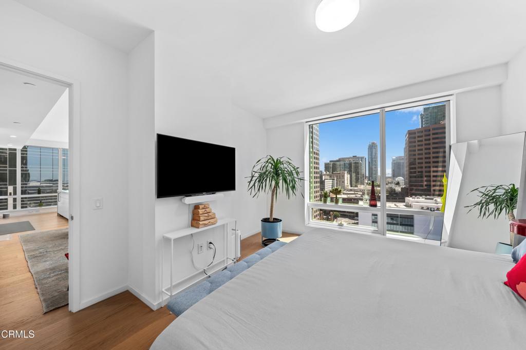 877 Francisco Street 1506 Property Photo 14
