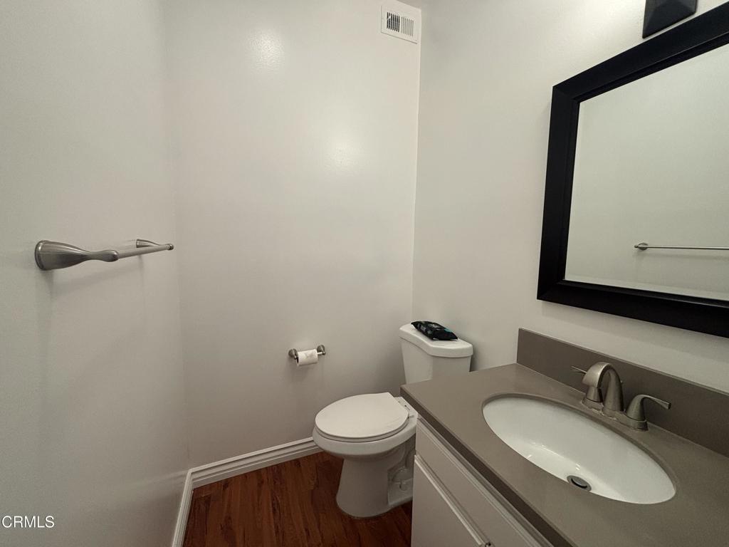 3200 Fairesta Street 5 Property Photo 9