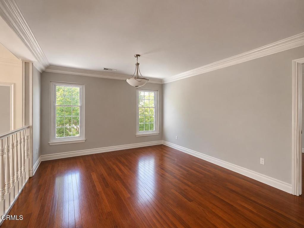 352 S Orange Grove Boulevard Property Photo 4