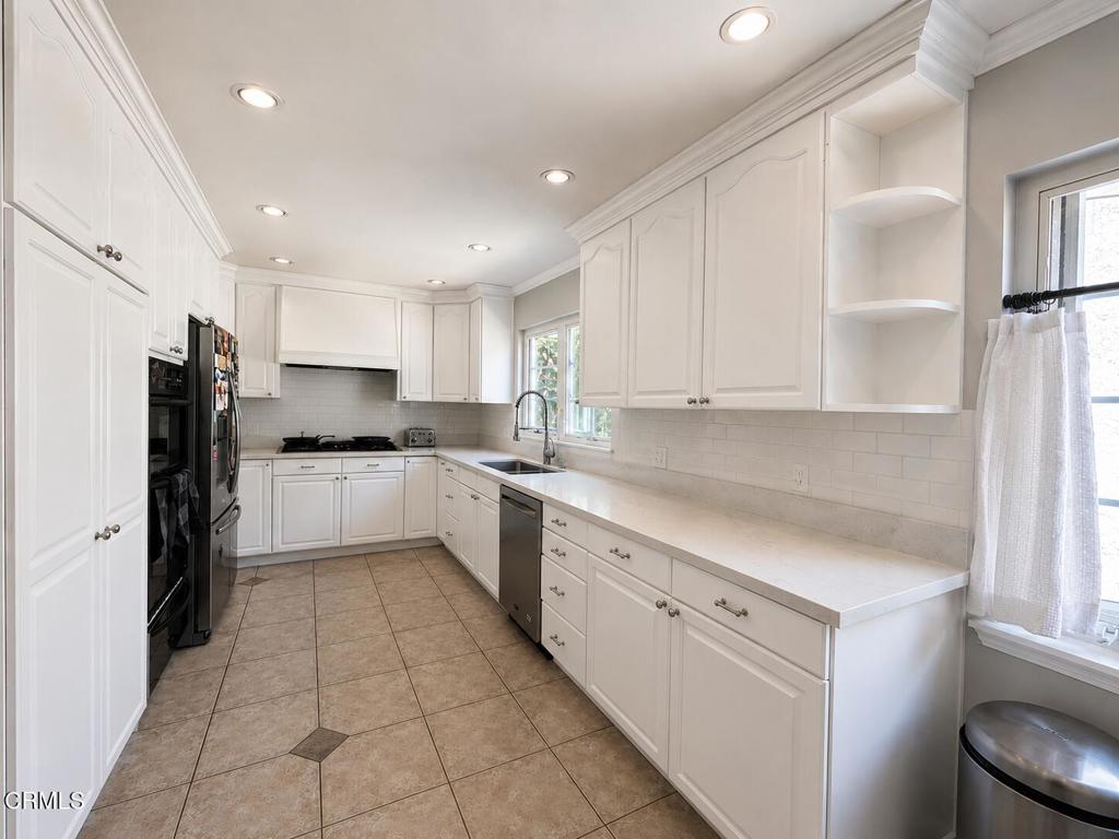 352 S Orange Grove Boulevard Property Photo 6