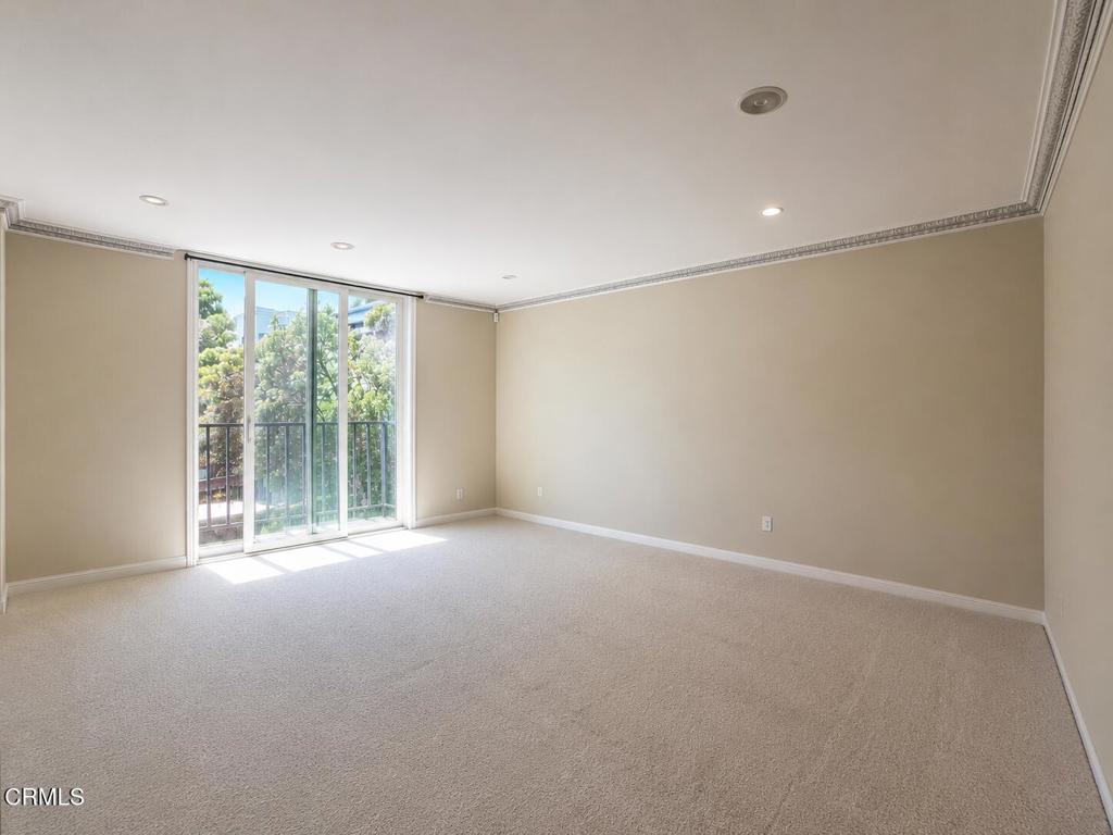 352 S Orange Grove Boulevard Property Photo 7