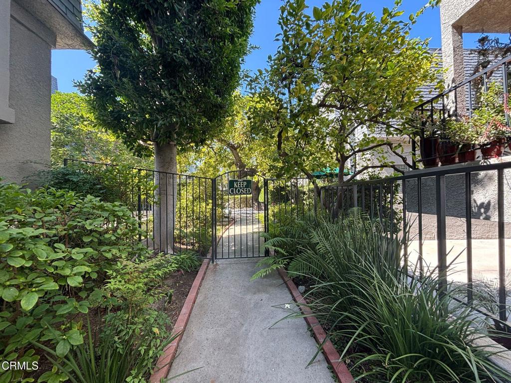 352 S Orange Grove Boulevard Property Photo 19