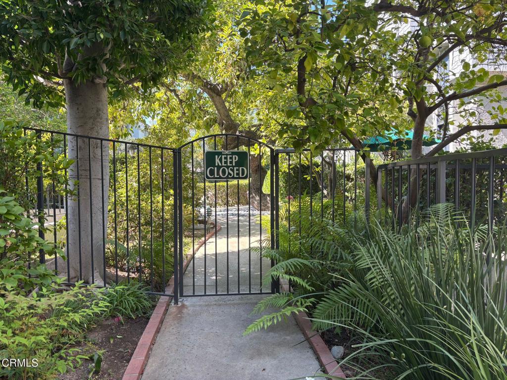 352 S Orange Grove Boulevard Property Photo 20