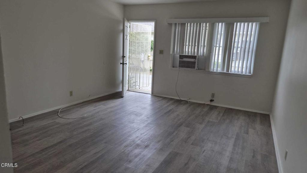 433 S Baldwin Avenue D Property Photo 2