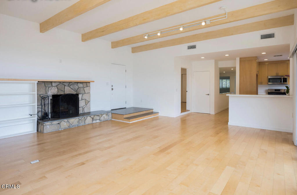 2040 Hilldale Drive Property Photo 4
