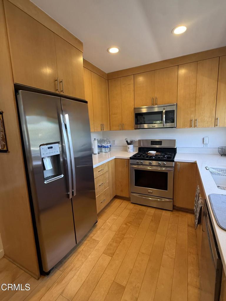 2040 Hilldale Drive Property Photo 6