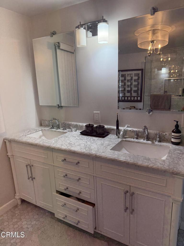 2040 Hilldale Drive Property Photo 8