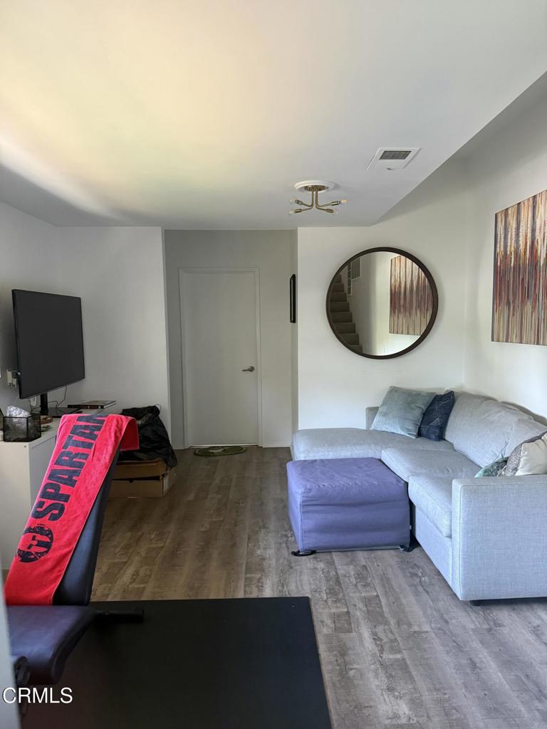 2040 Hilldale Drive Property Photo 12