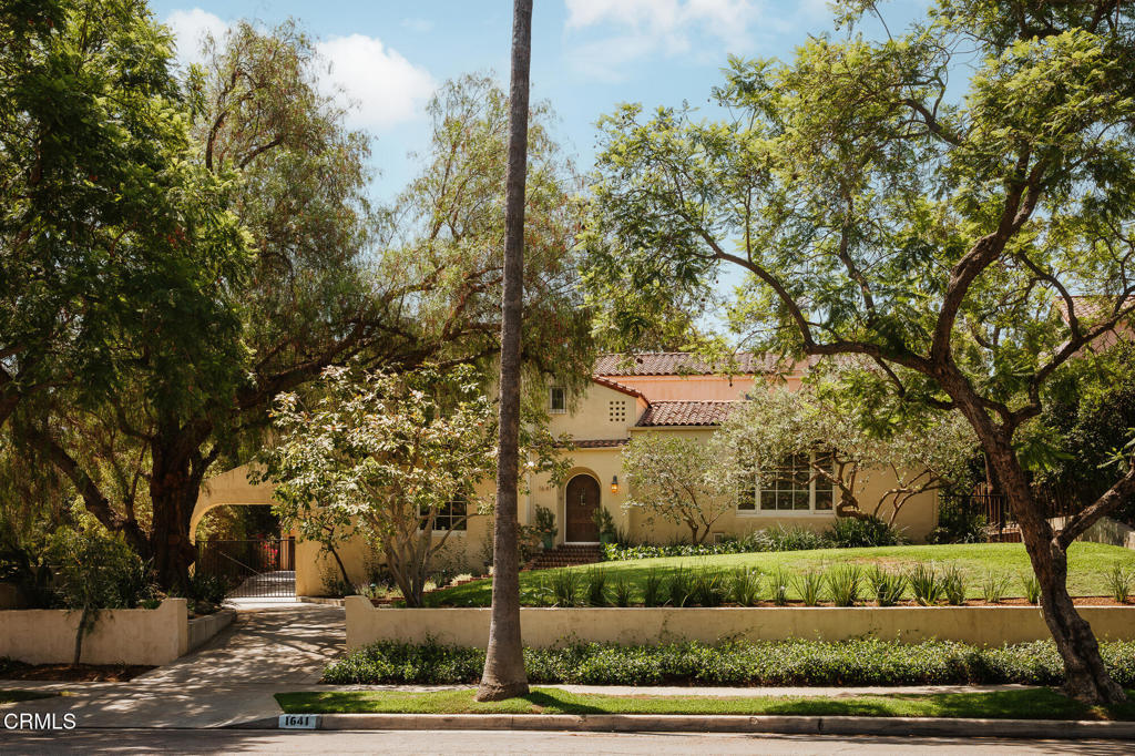 1641 Laurel Street Property Photo 2