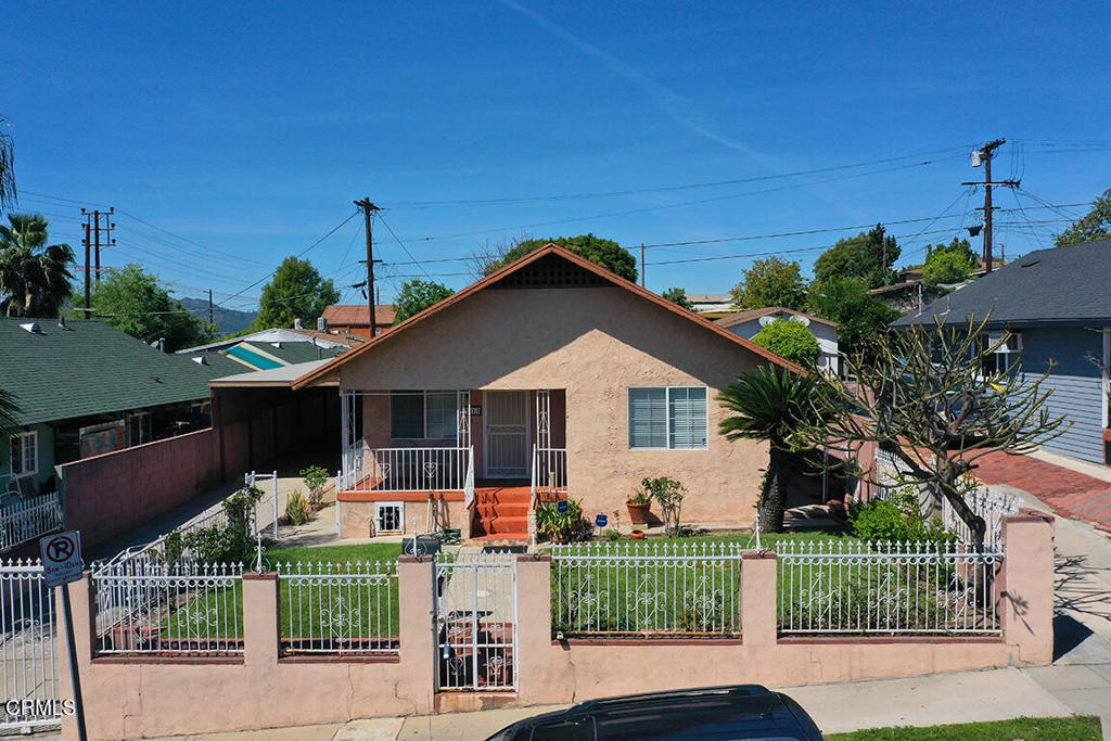 2813 Silver Street Property Photo 2