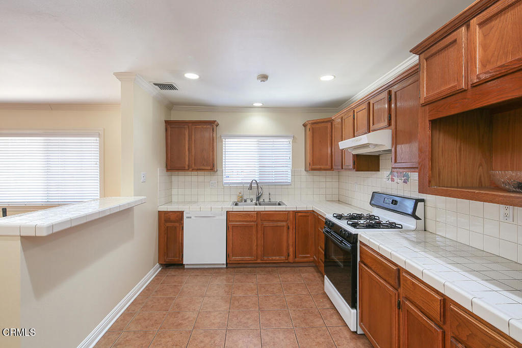 2813 Silver Street Property Photo 7