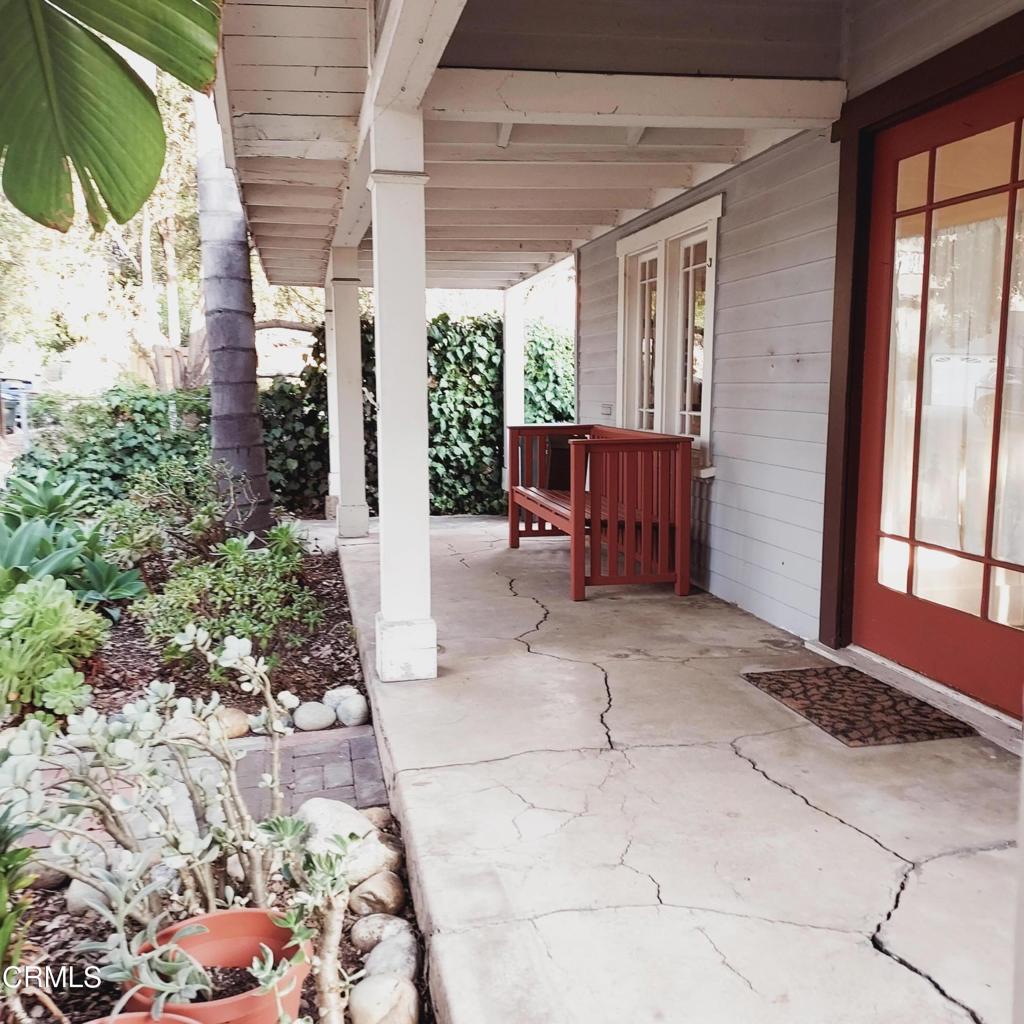 1176 E Claremont Street Property Photo 3
