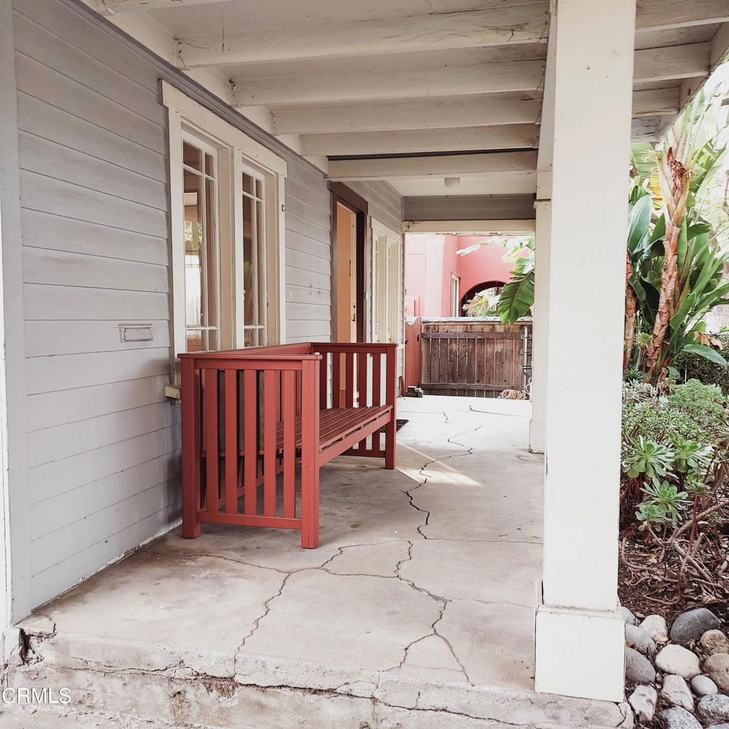 1176 E Claremont Street Property Photo 4