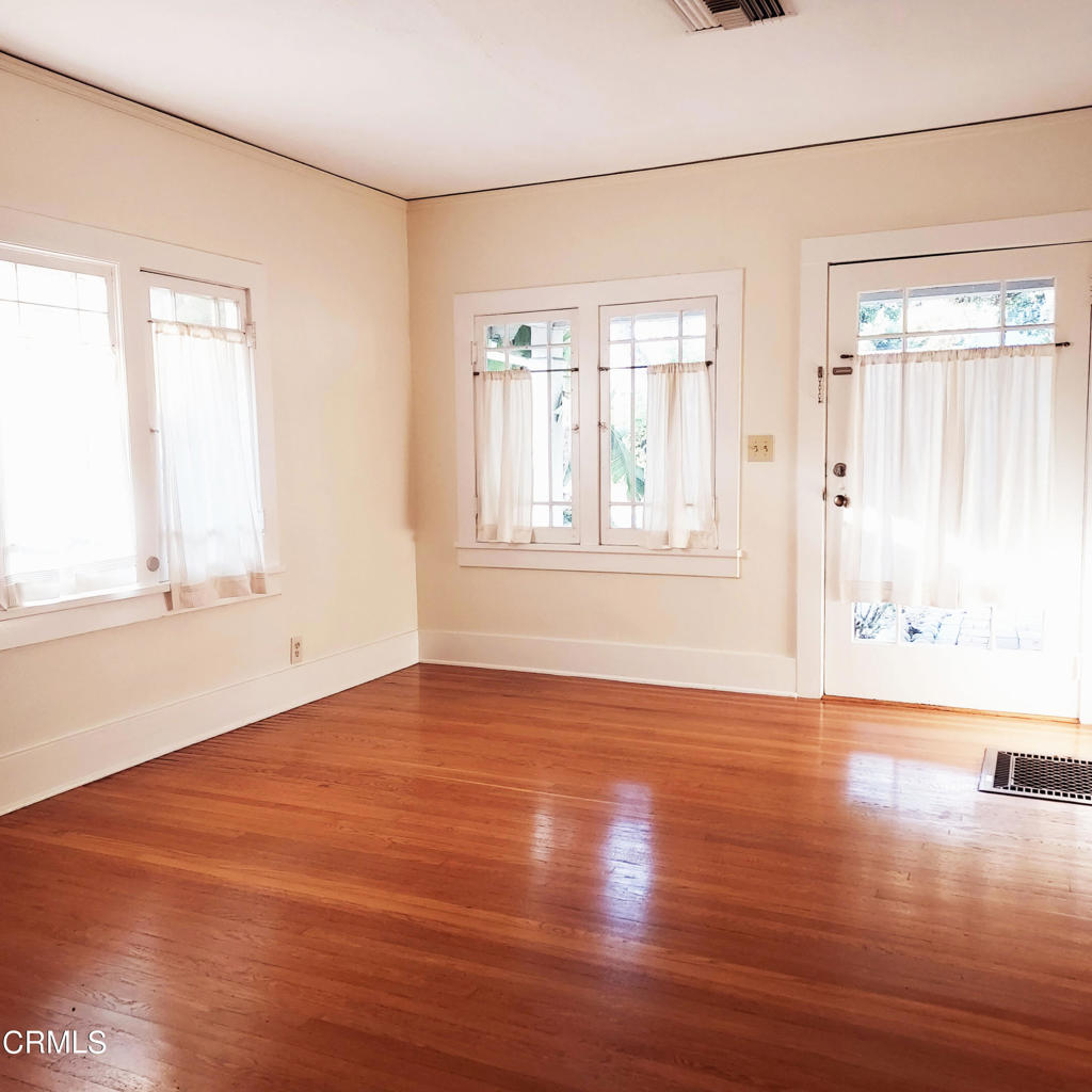 1176 E Claremont Street Property Photo 5