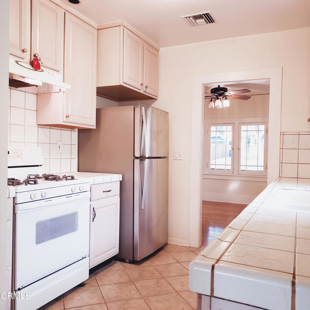 1176 E Claremont Street Property Photo 8