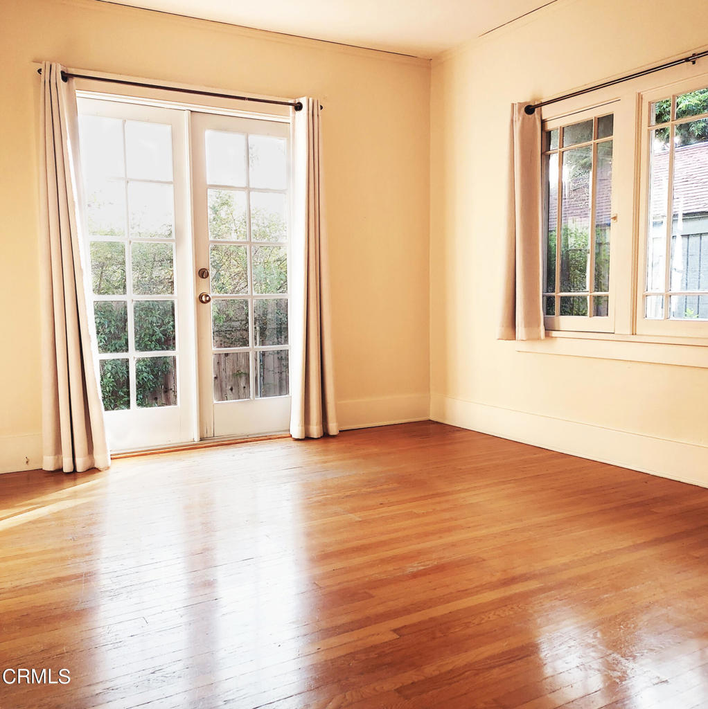 1176 E Claremont Street Property Photo 11