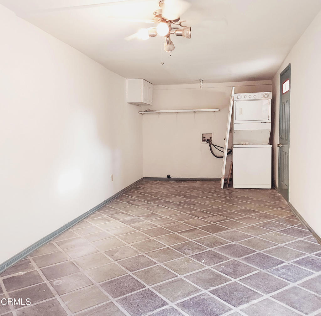 1176 E Claremont Street Property Photo 13