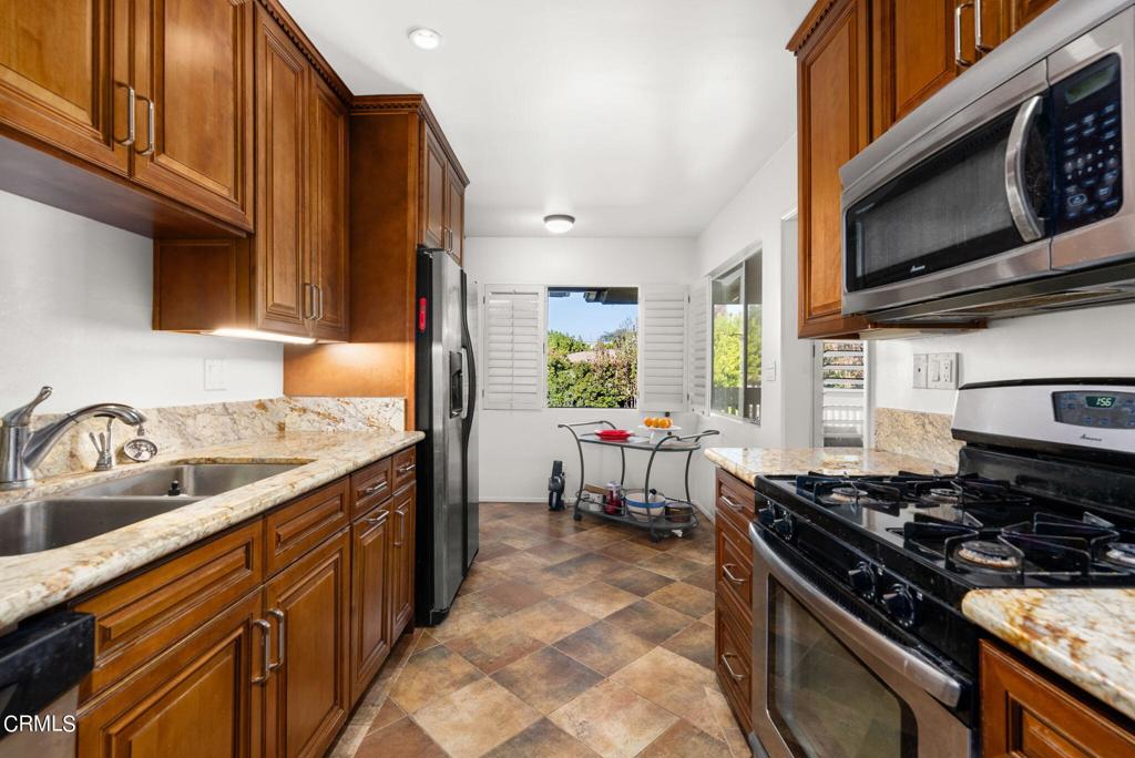 945 S Orange Grove Boulevard E Property Photo 8
