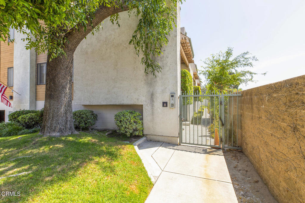 714 N Howard H Property Photo 4