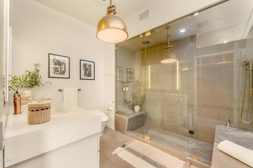 527 Molino Street 401 Property Photo 40