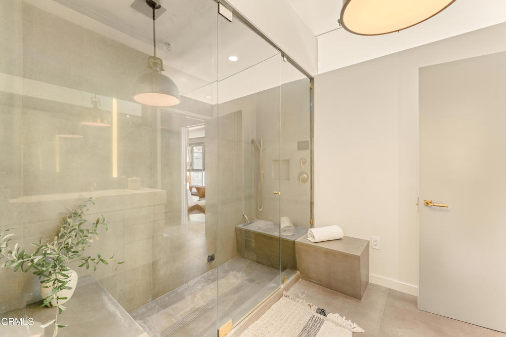 527 Molino Street 401 Property Photo 42