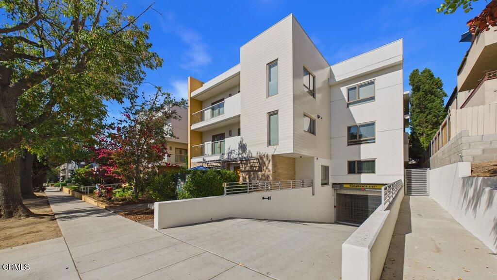 137 S Wilson Avenue 106