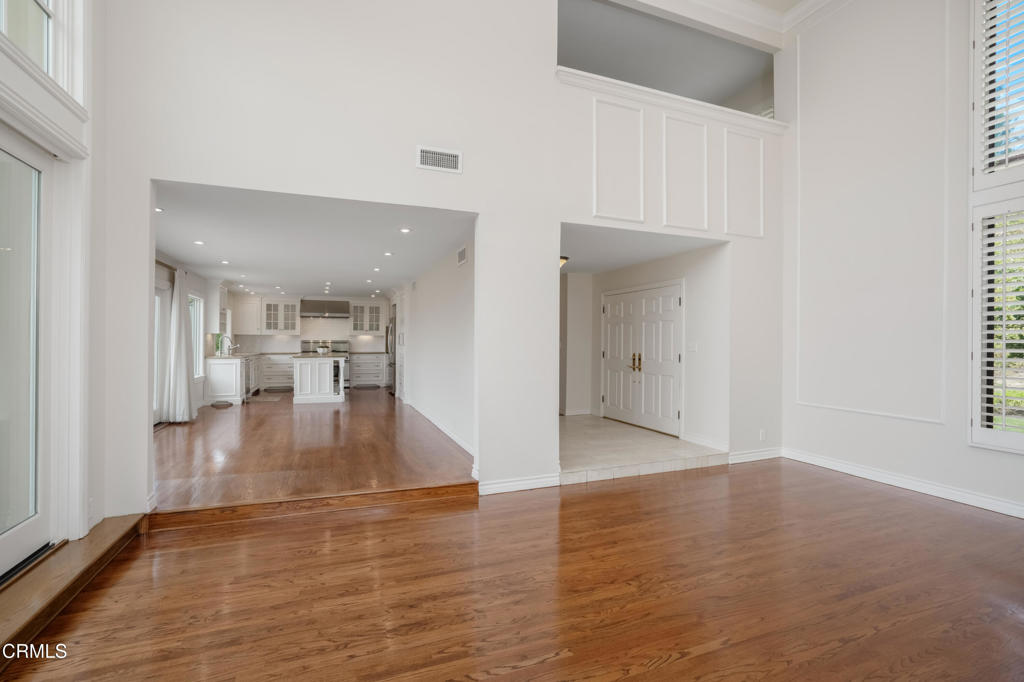 1095 Linda Glen Drive Property Photo 10