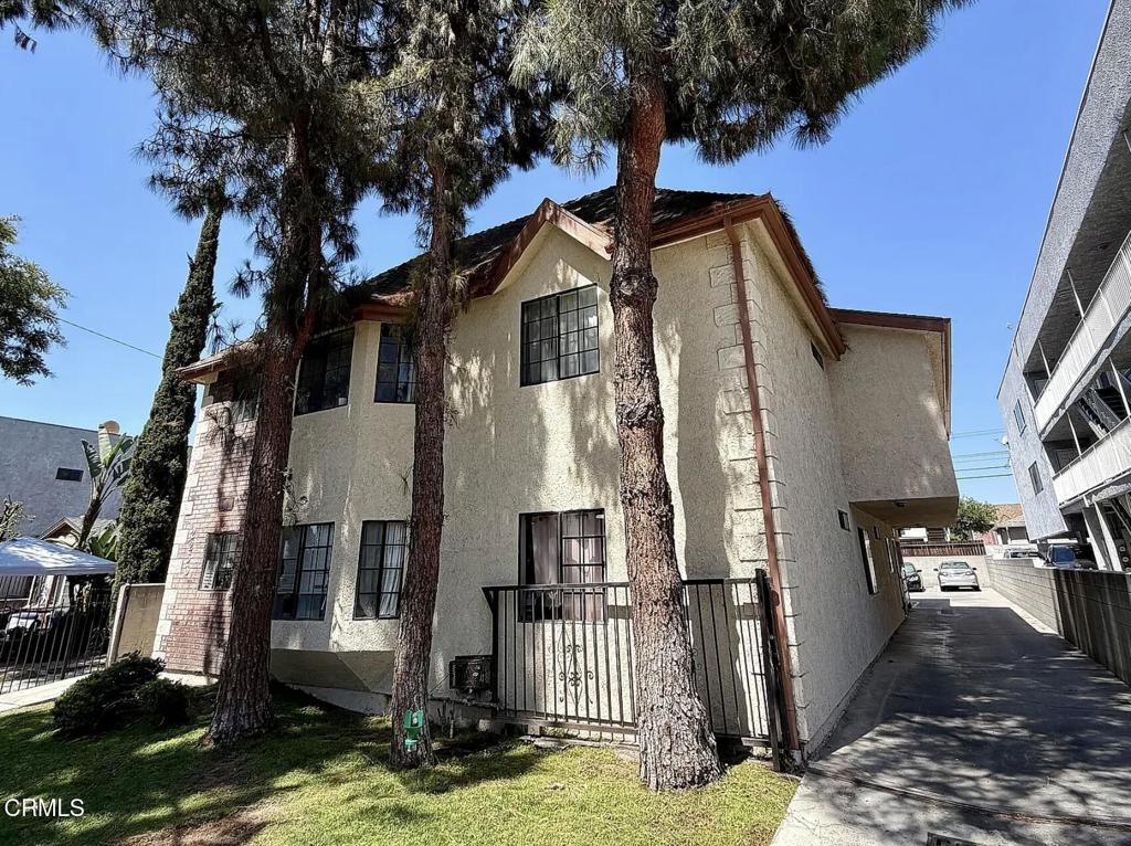 2253 N Niagara Street B Property Photo 1