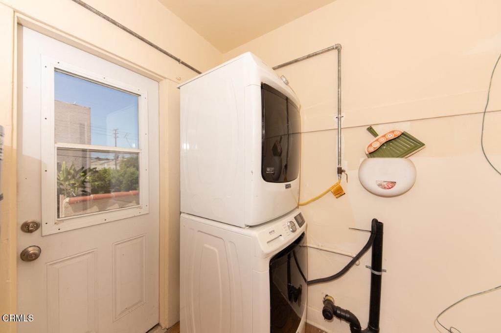 833 N Ridgewood Place Property Photo 11