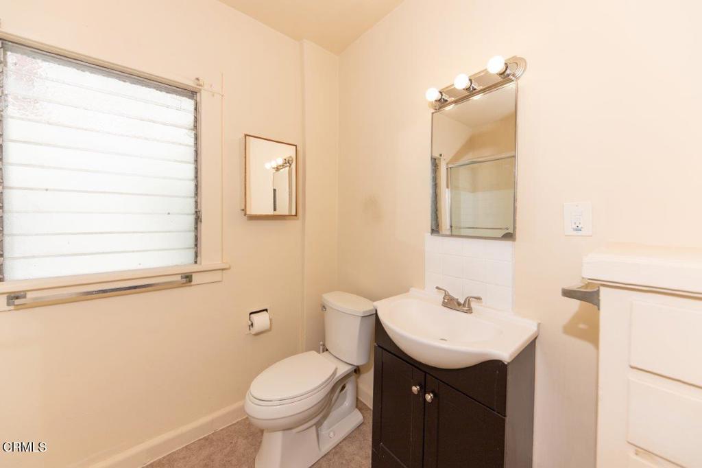 833 N Ridgewood Place Property Photo 15