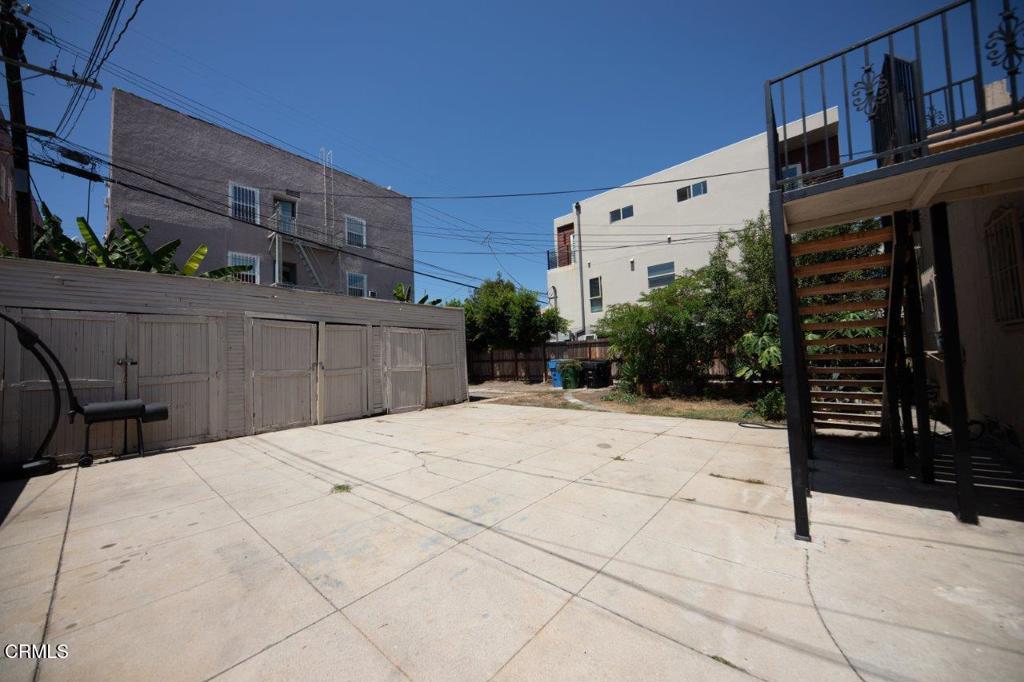 833 N Ridgewood Place Property Photo 18