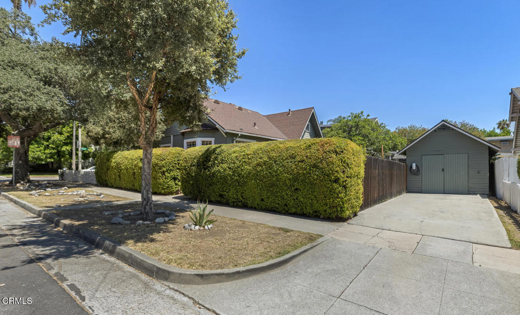 956 E Villa Street Property Photo 23