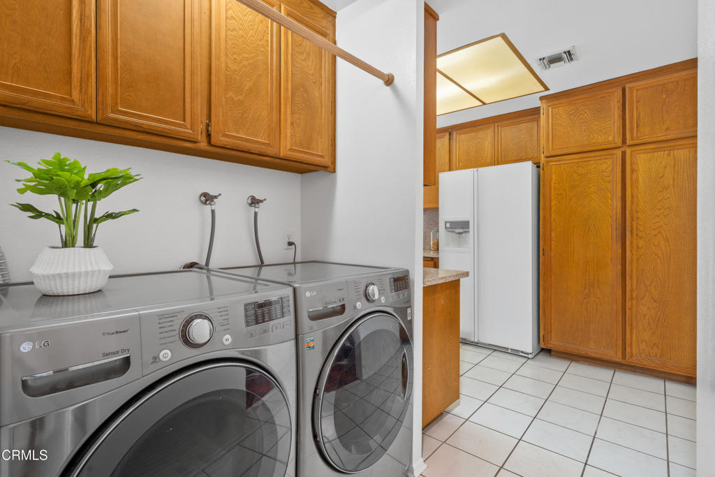 700 S Lake Avenue 309 Property Photo 13