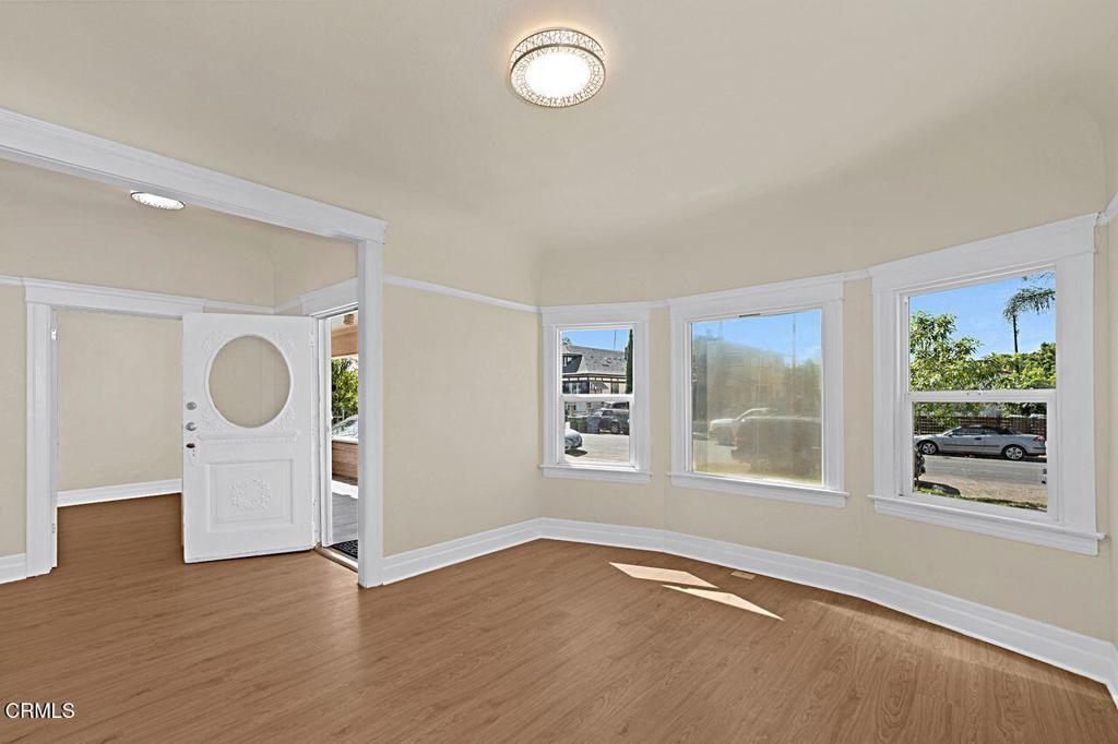 655 E 50th Street Property Photo 4