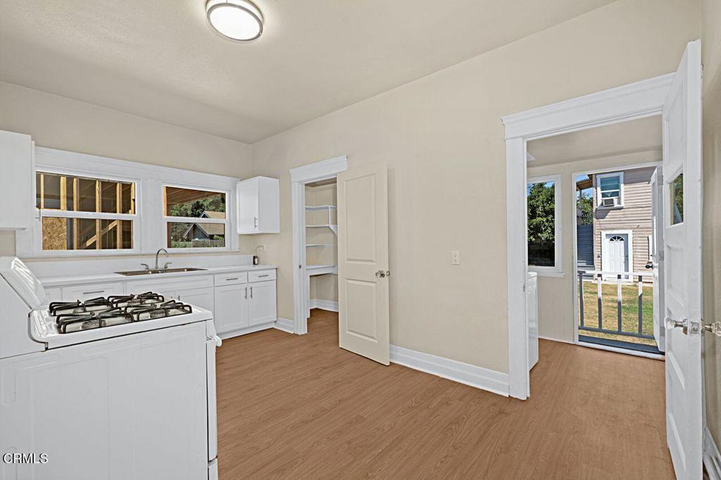 655 E 50th Street Property Photo 7