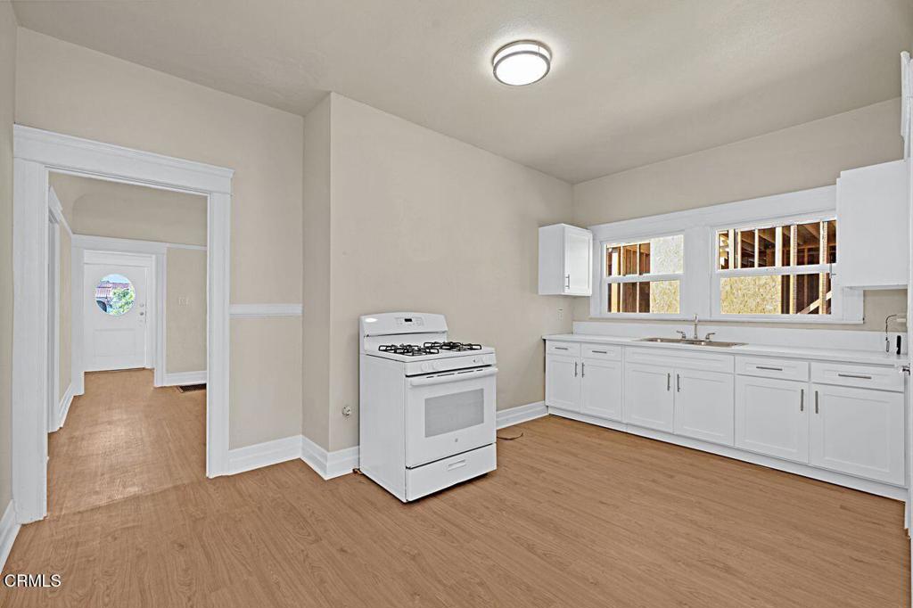 655 E 50th Street Property Photo 8