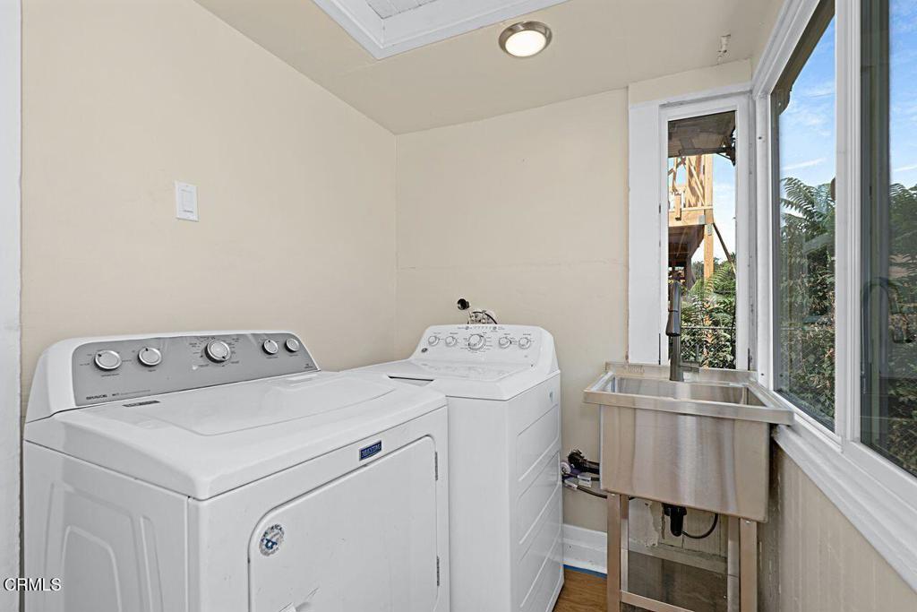 655 E 50th Street Property Photo 16