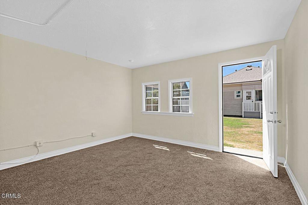655 E 50th Street Property Photo 20
