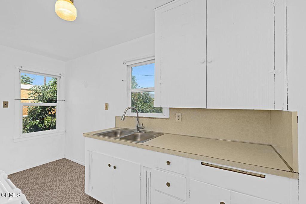 655 E 50th Street Property Photo 23
