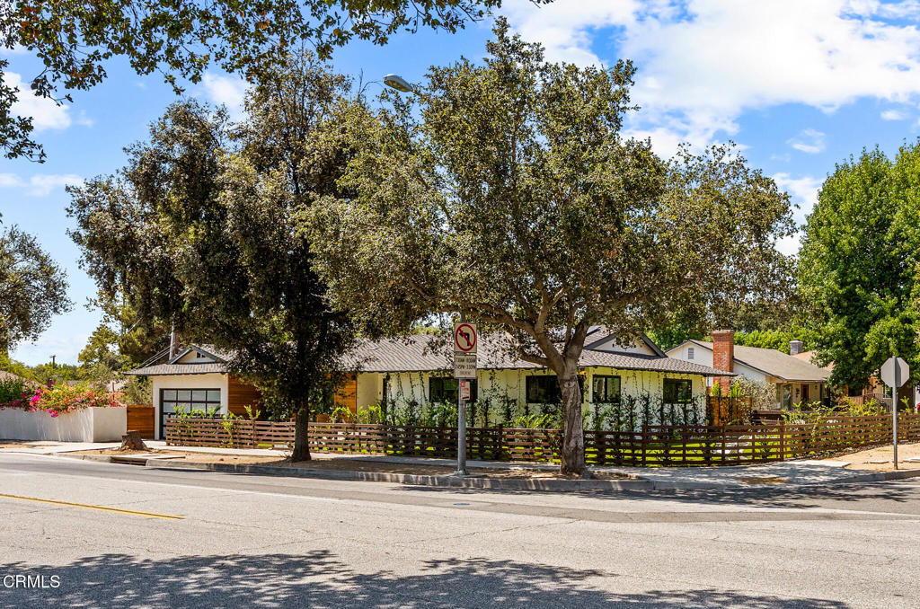 1201 N Altadena Drive Property Photo 4