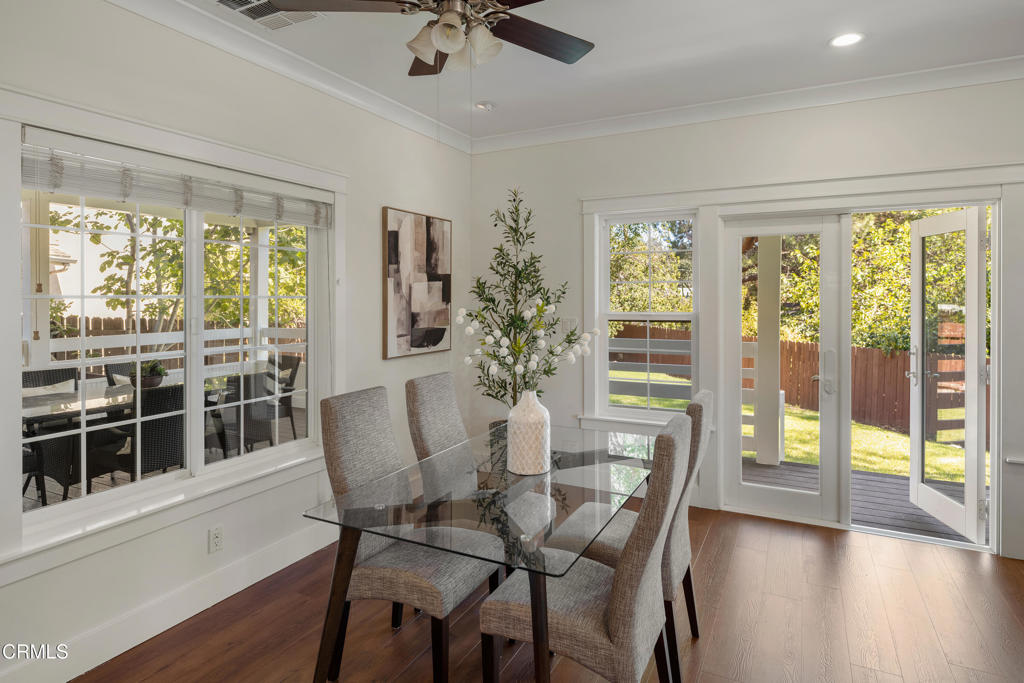 10128 Golden Oaks Avenue Property Photo 8