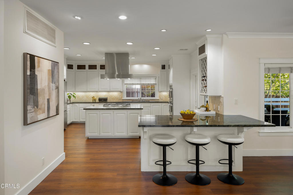 10128 Golden Oaks Avenue Property Photo 11