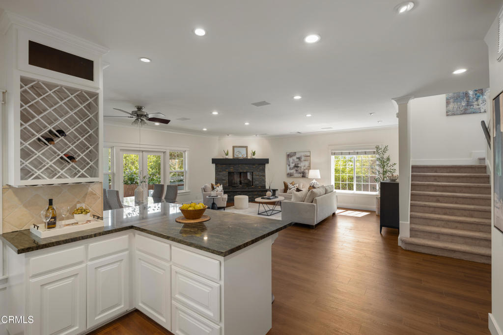 10128 Golden Oaks Avenue Property Photo 12