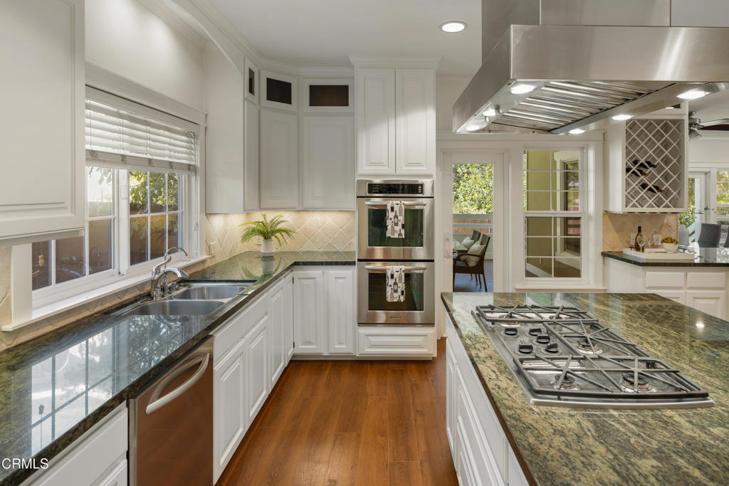 10128 Golden Oaks Avenue Property Photo 15