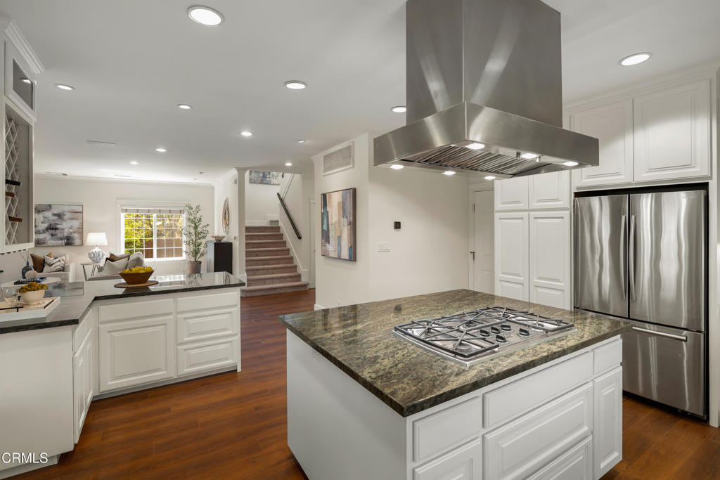 10128 Golden Oaks Avenue Property Photo 16