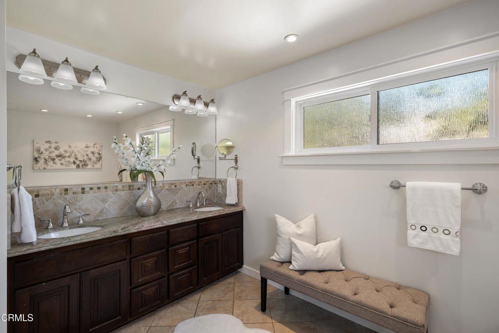 10128 Golden Oaks Avenue Property Photo 27